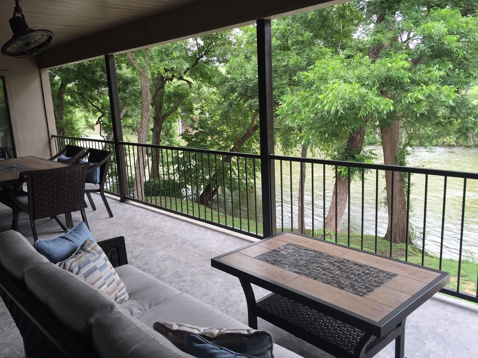 Unit A - Condo, 3 Bedrooms, 2 Bath, 1 King, 2 Queens and 1 Sofa Bed - River View | Balkon