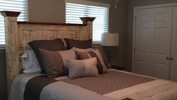 Unit B - Condo, 2 Bedrooms, 2 Bath, 1 King, 1 Queen, and Sofa Bed - River View | Iron/ironing board, bed sheets