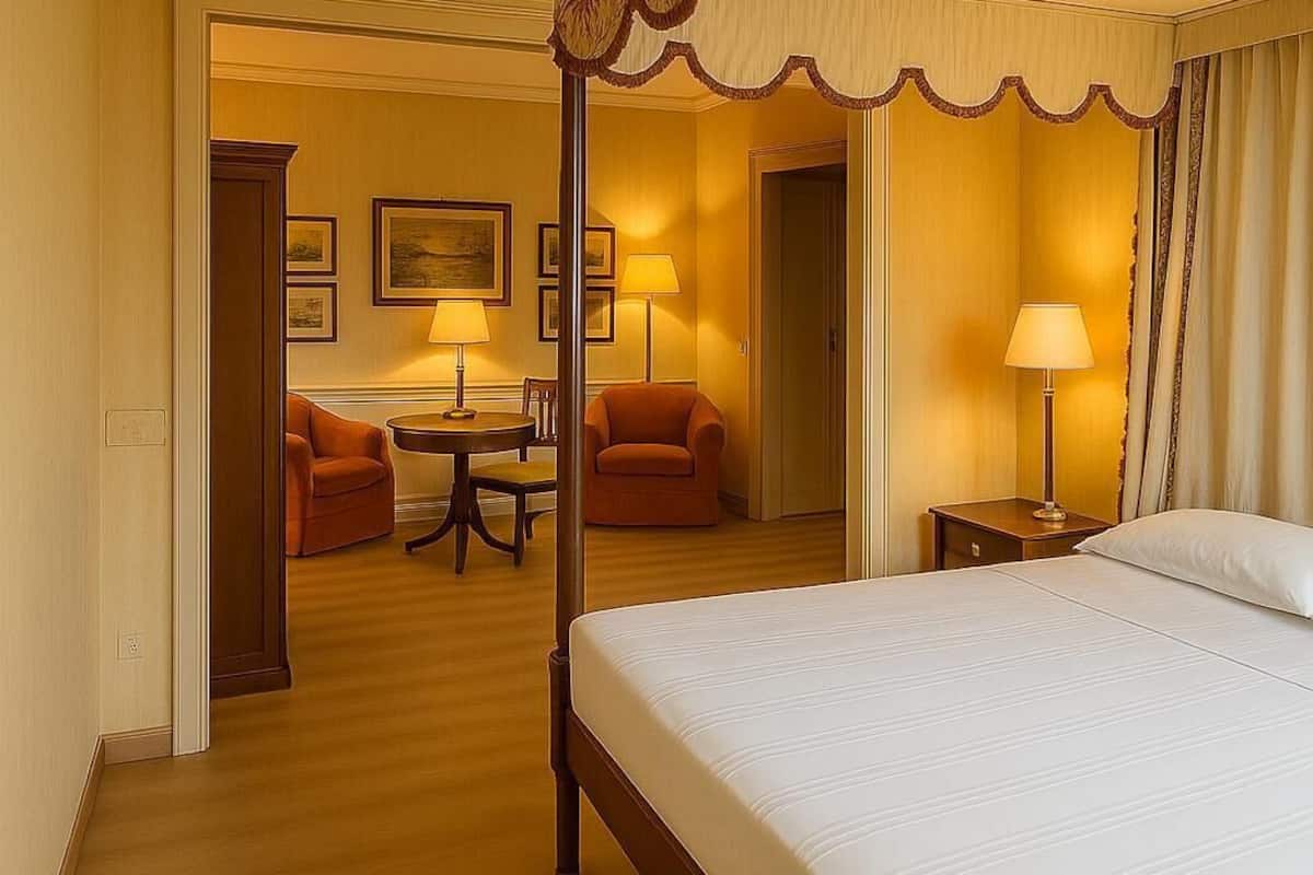 Suite | Living area | 32-inch flat-screen TV with satellite channels, TV