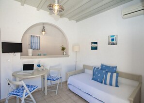 Superior Apartment, 1 Bedroom | Living room