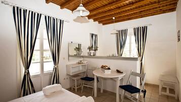 Studio | In-room dining