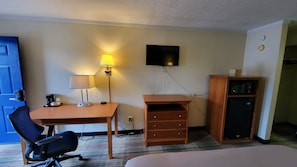 Classic Room, 1 King Bed, Smoking | Desk, free WiFi, bed sheets - Imperial Lodge (Waverly)