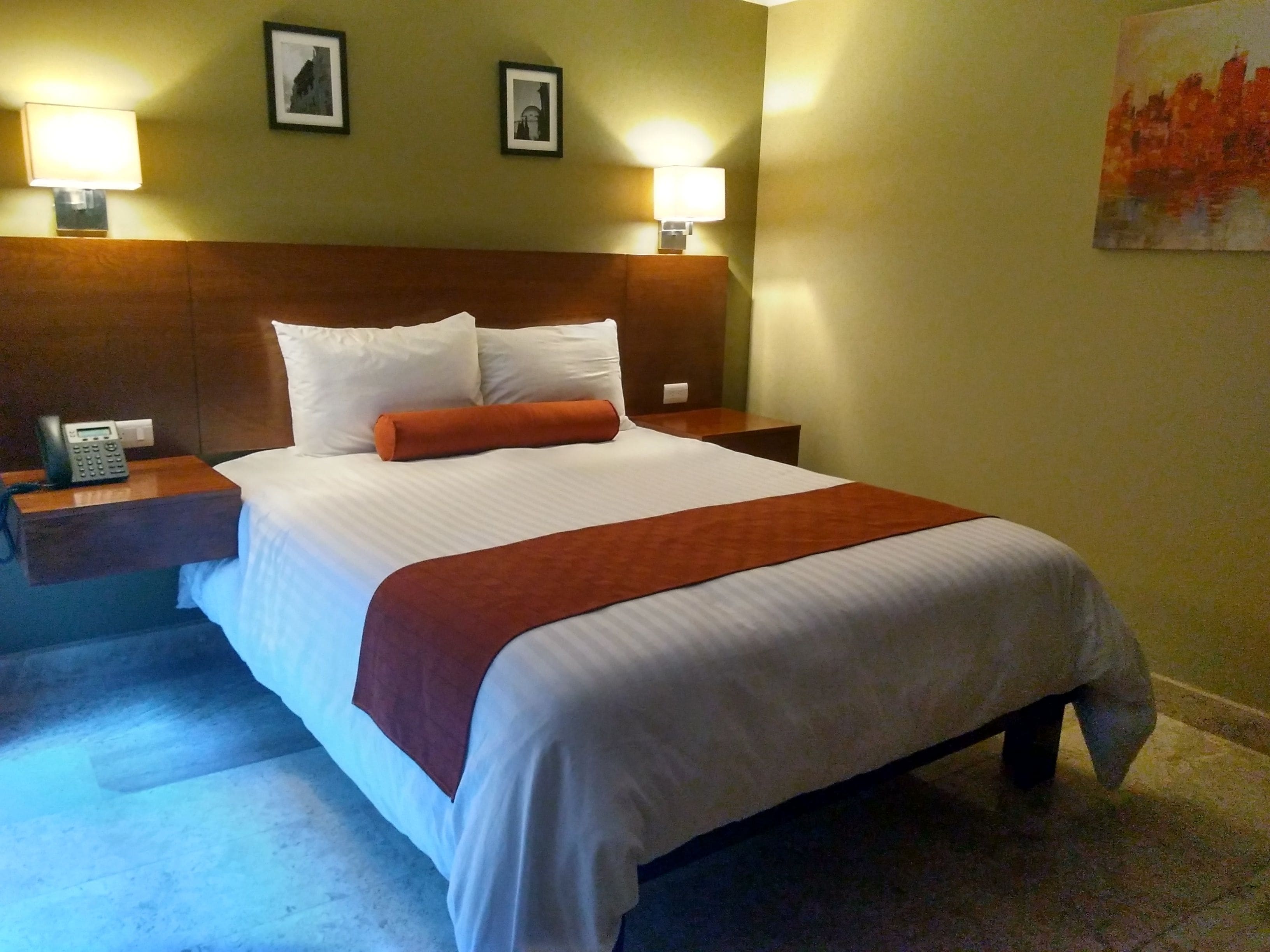 Habitación estándar | Ropa de cama de alta calidad, escritorio y insonorización 