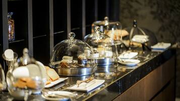 Morgenmad tilberedt efter bestilling hver dag (42 EUR pr. person)