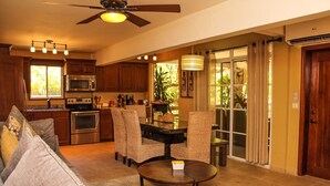Private kitchen - Rock Point Villas Vacations Rentals Sandy Bay, Roatan, Honduras.c.a (Roatan)