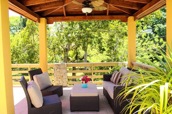Terrace/patio - Rock Point Villas Vacations Rentals Sandy Bay, Roatan, Honduras.c.a (Roatan)