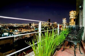 Exclusief appartement, terras, uitzicht op de stad | Balkon