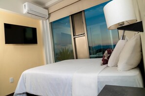 Apartamento exclusivo, terraza, vistas a la ciudad | Ropa de cama de alta calidad, edredones de plumas, caja fuerte