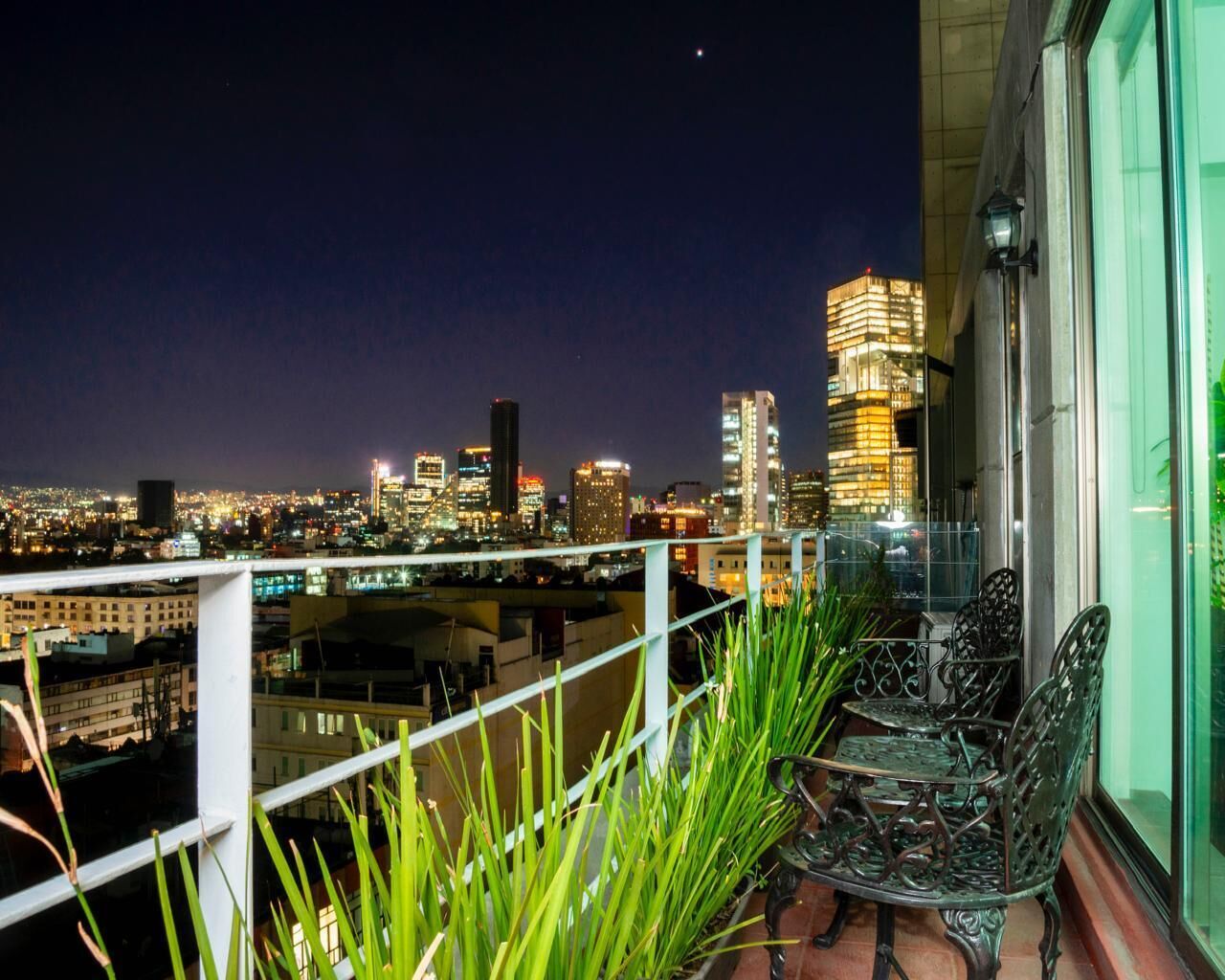 Departamento exclusivo, Terraza, vista a la ciudad | Balcón