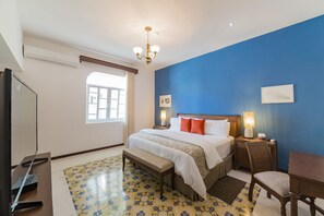 Rom – deluxe, 1 kingsize-seng | Sengetøy av topp kvalitet, dundyner, senger med overmadrass og minibar