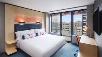 Zimmersafe, Schreibtisch, Verdunkelungsvorhänge, Bügeleisen/Bügelbrett