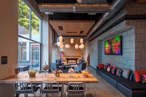 Lobby - Aloft Long Island City - Manhattan View (Long Island City)