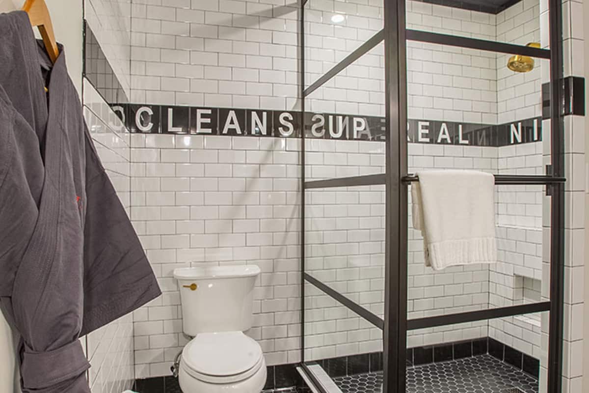 1 bedroom, egyptian cotton sheets, premium bedding, pillow-top beds