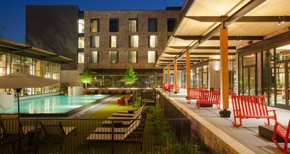 The George, by Valencia Hotel Collection