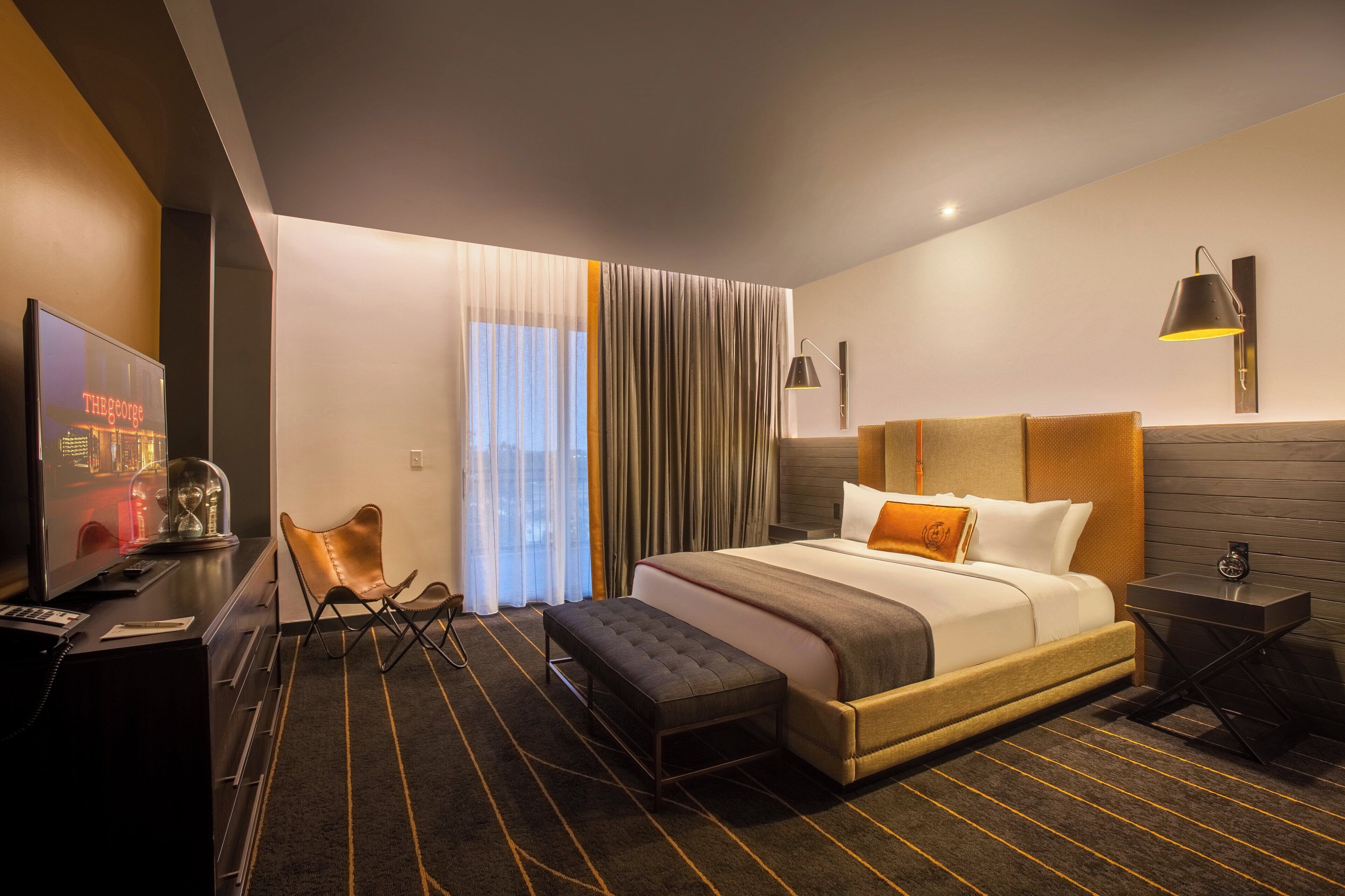 Egyptian cotton sheets, premium bedding, pillowtop beds, minibar