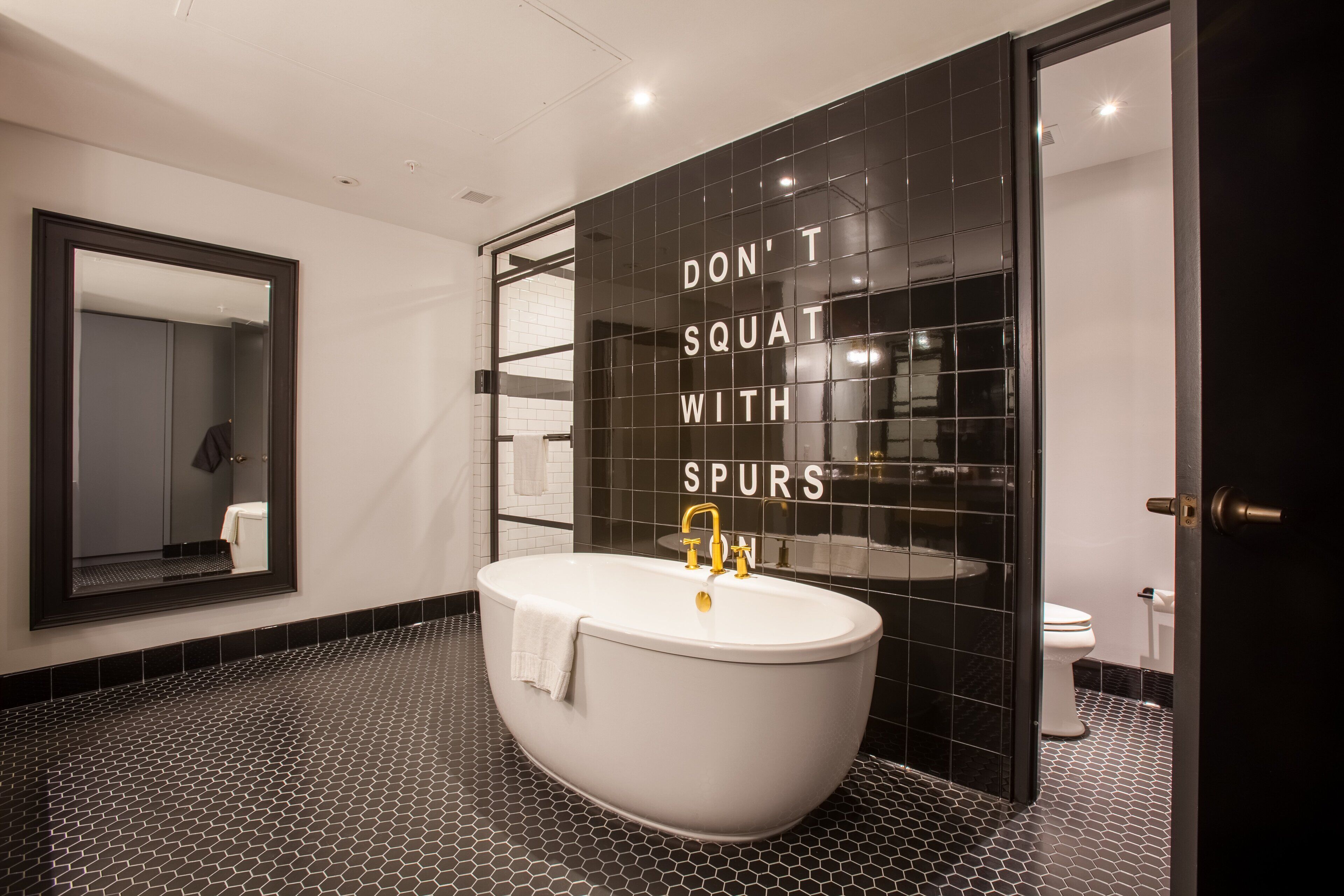 1 bedroom, egyptian cotton sheets, premium bedding, pillow-top beds