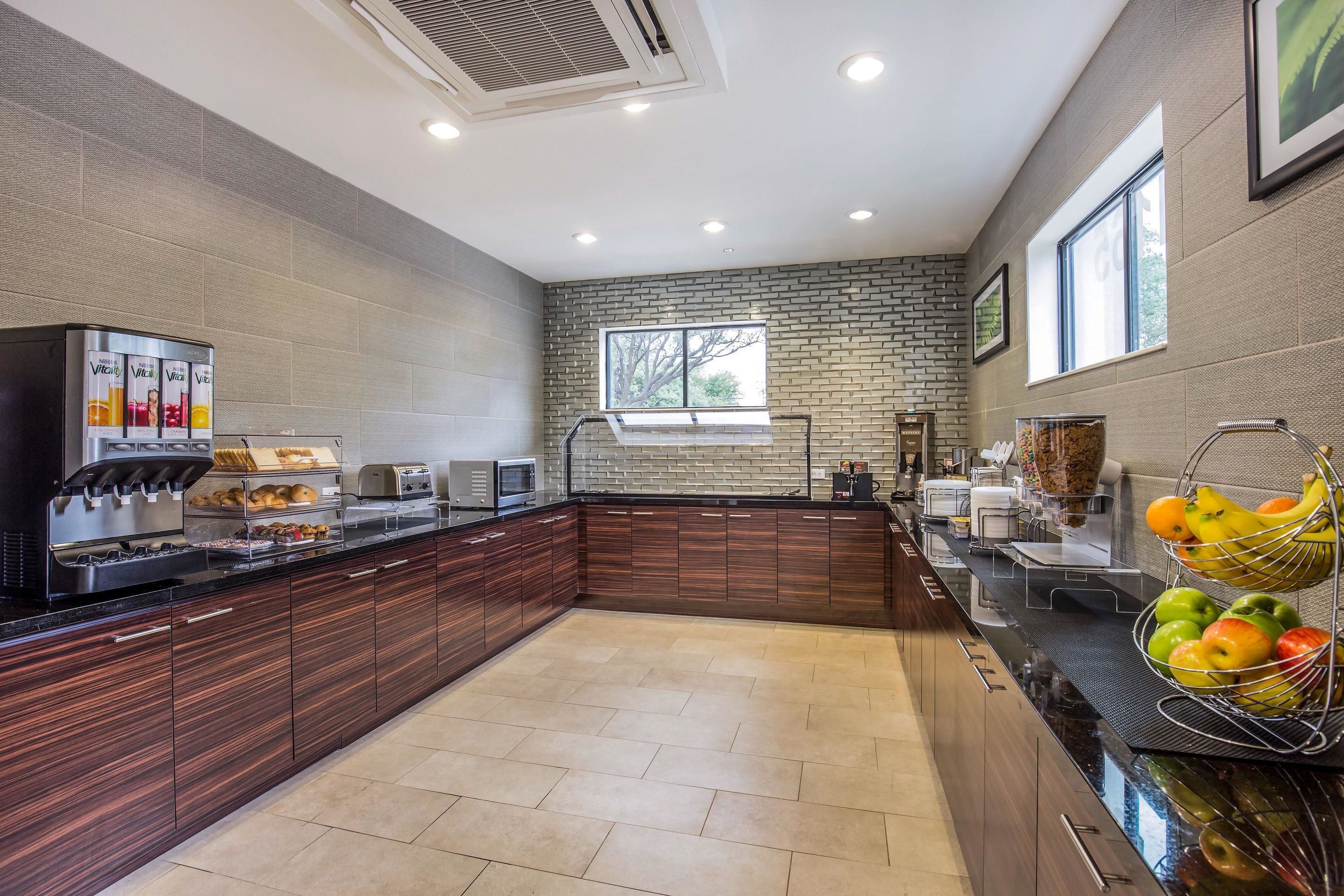 free daily full breakfast