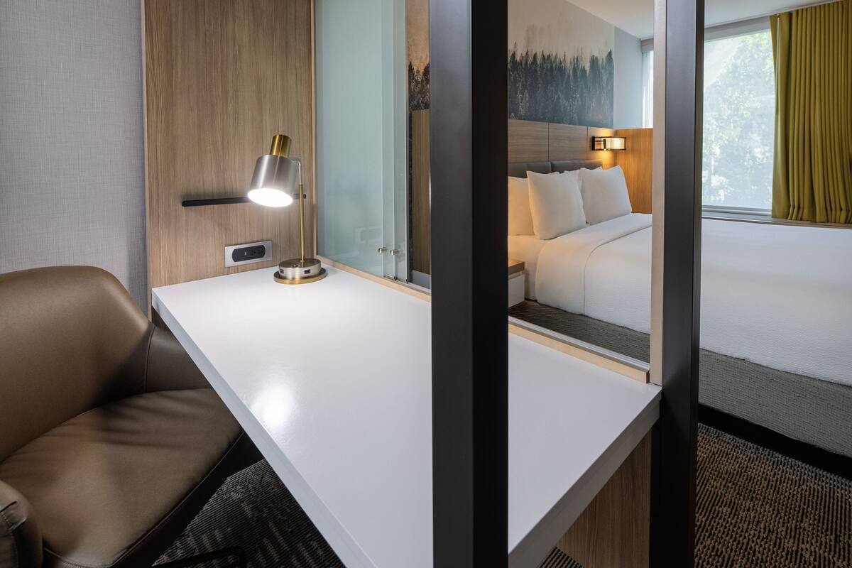 in-room safe, desk, laptop workspace, blackout curtains