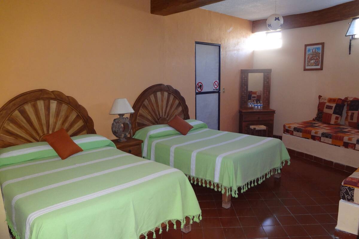 Family Room | Iron/ironing board, free WiFi