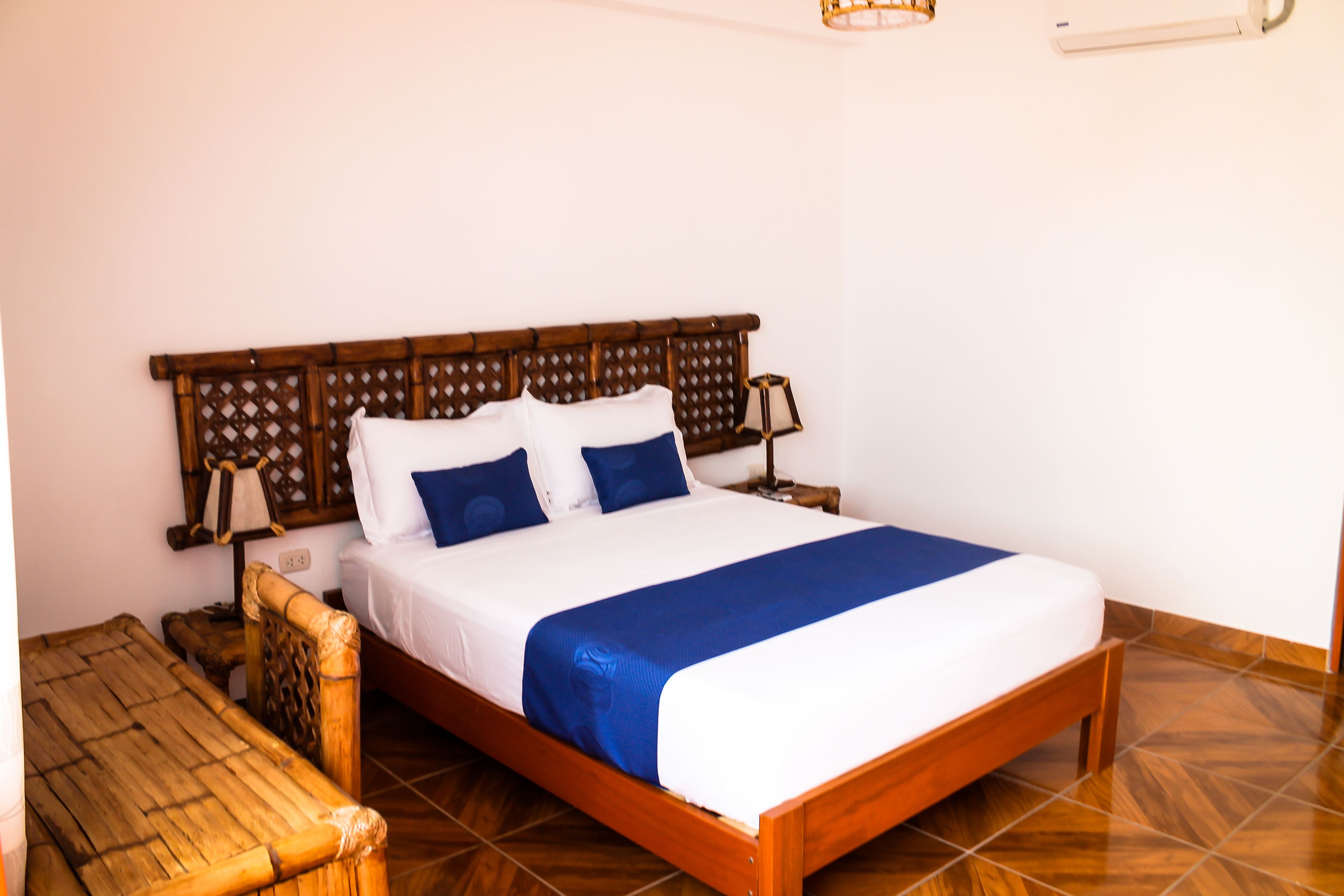 estandar matrimonial  | in-room safe, desk, soundproofing, free cots/infant beds