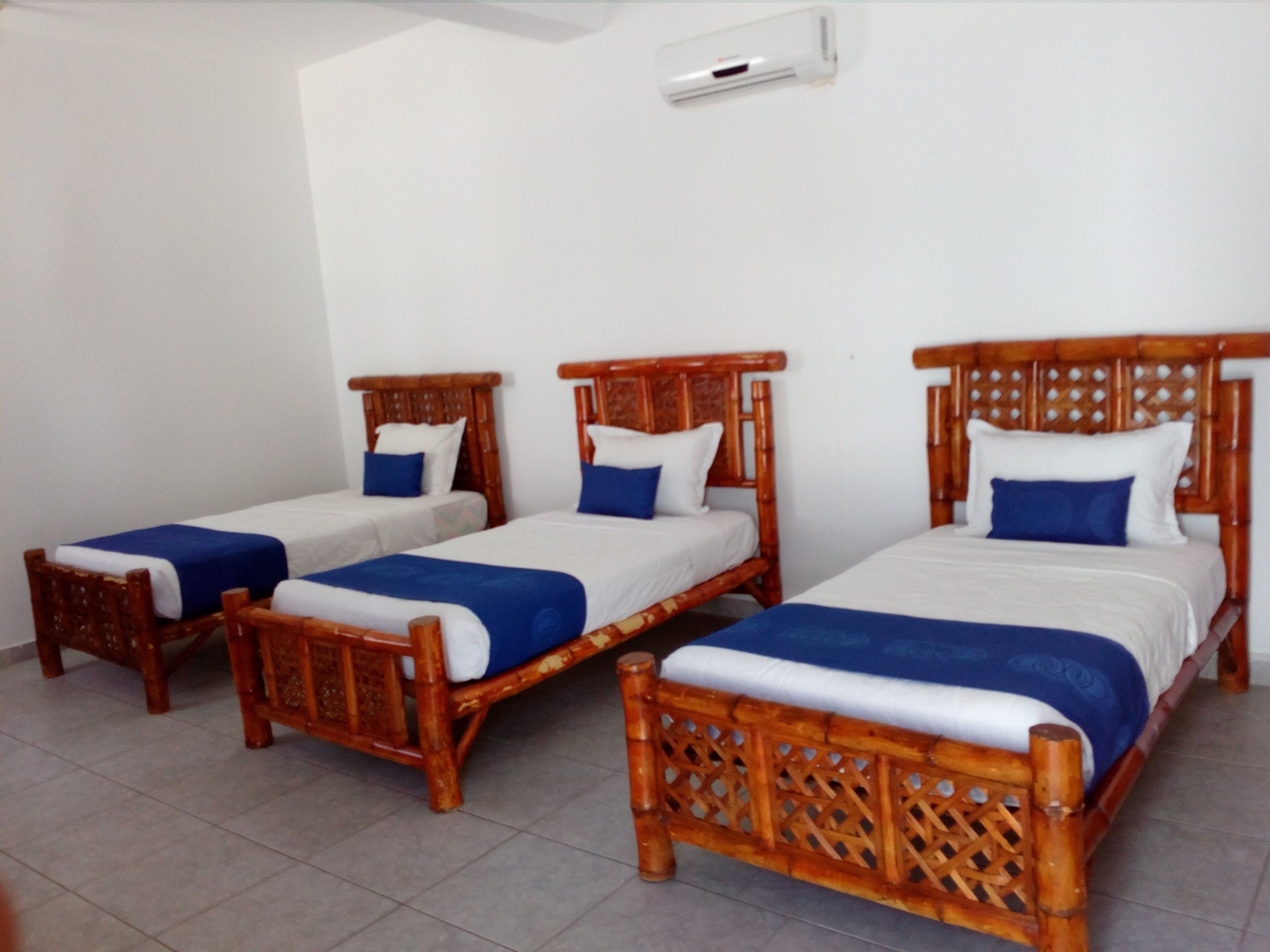 estandar triple | in-room safe, desk, soundproofing, free cots/infant beds