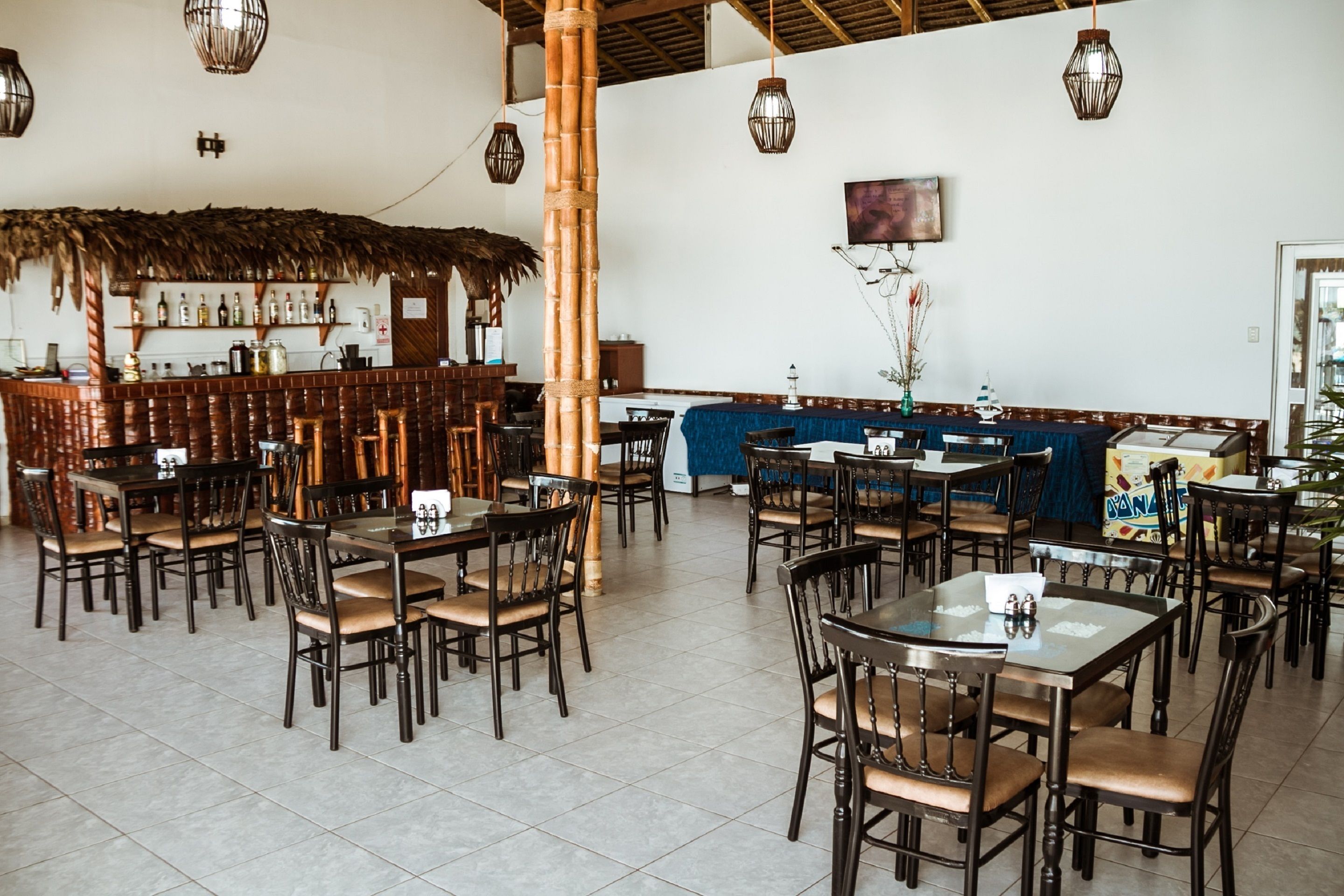 breakfast, lunch, dinner served; seafood