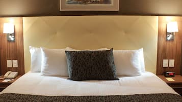 Standard Room, 1 King Bed | Down comforters, minibar, in-room safe, desk