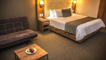 Habitación estándar, 1 cama King size, para fumadores | Edredón, minibar, caja de seguridad en la habitación y escritorio