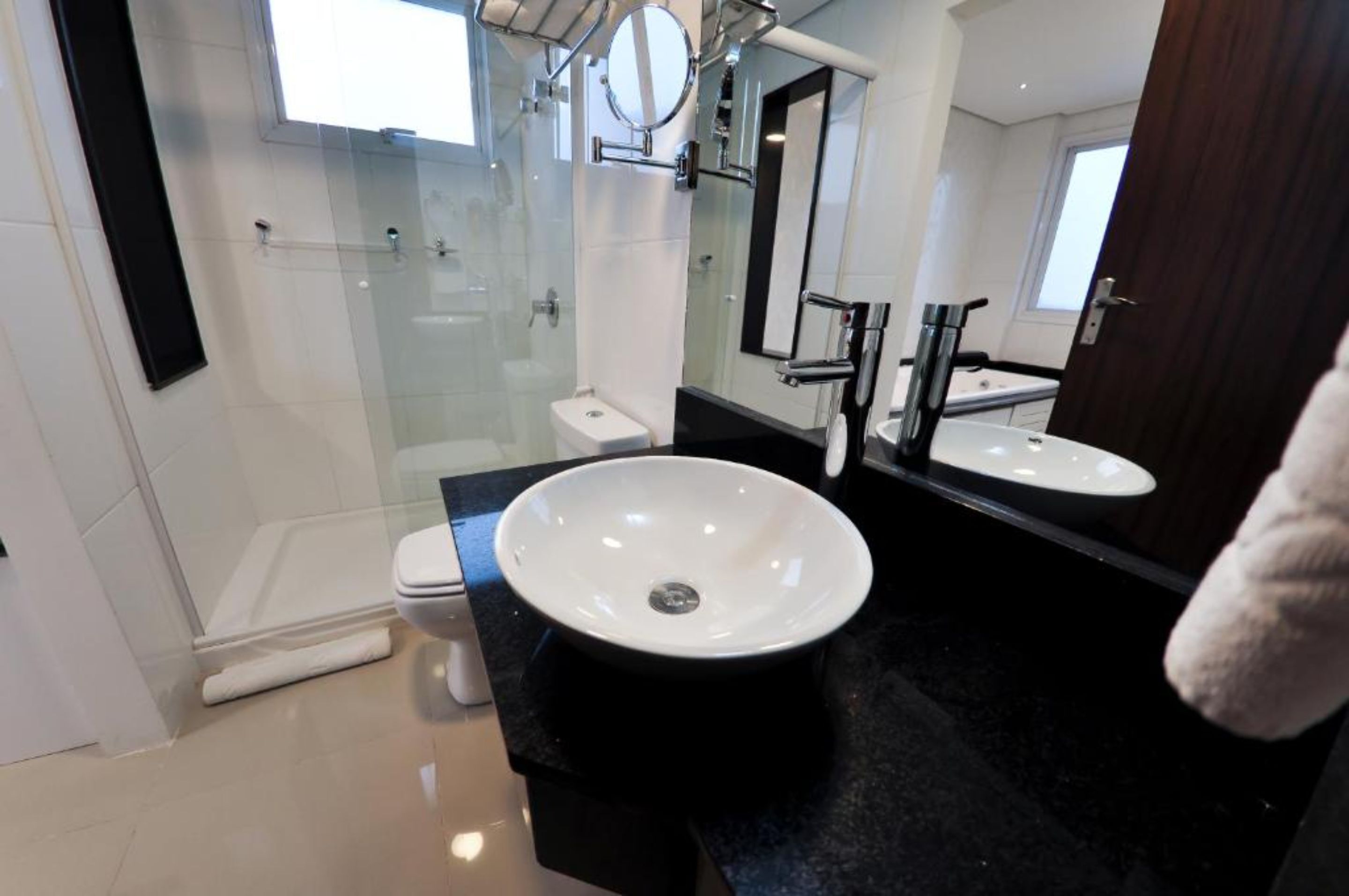 luxury triple room | bathroom | shower, free toiletries, hair dryer, bidet