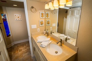 Luxury Condo, 1 Bedroom, Oceanfront (2 Queen Beds) | Bathroom sink