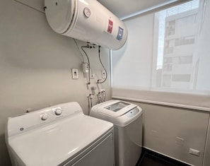 Business Apartment, 4 Bedrooms | Bathroom | Combined shower/tub, free toiletries, hair dryer, towels