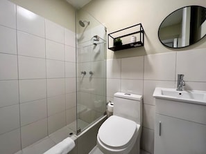 Business-Apartment, 4 Schlafzimmer | Badezimmer | Duschwanne, kostenlose Toilettenartikel, Haartrockner, Handtücher