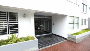 Business Apartment, 4 Bedrooms | 3 bedrooms, in-room safe, iron/ironing board, free WiFi