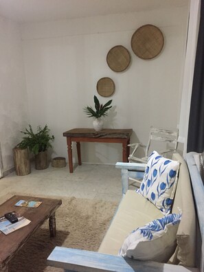 ซูพีเรียอพาร์ทเมนท์ | ห้องนั่งเล่น | ทีวีจอแอลซีดี