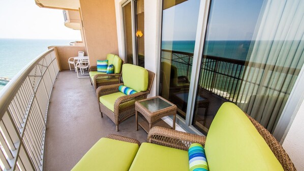 Luxury Condo, 3 Bedrooms, Oceanfront | Terrace/patio