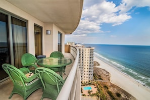 Condo de lujo, 4 habitaciones, frente al océano | Balcón