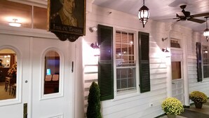 Porch - Washington Inn and Tavern (Princess Anne)