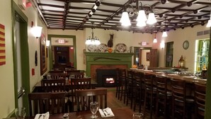 Pub - Washington Inn and Tavern (Princess Anne)