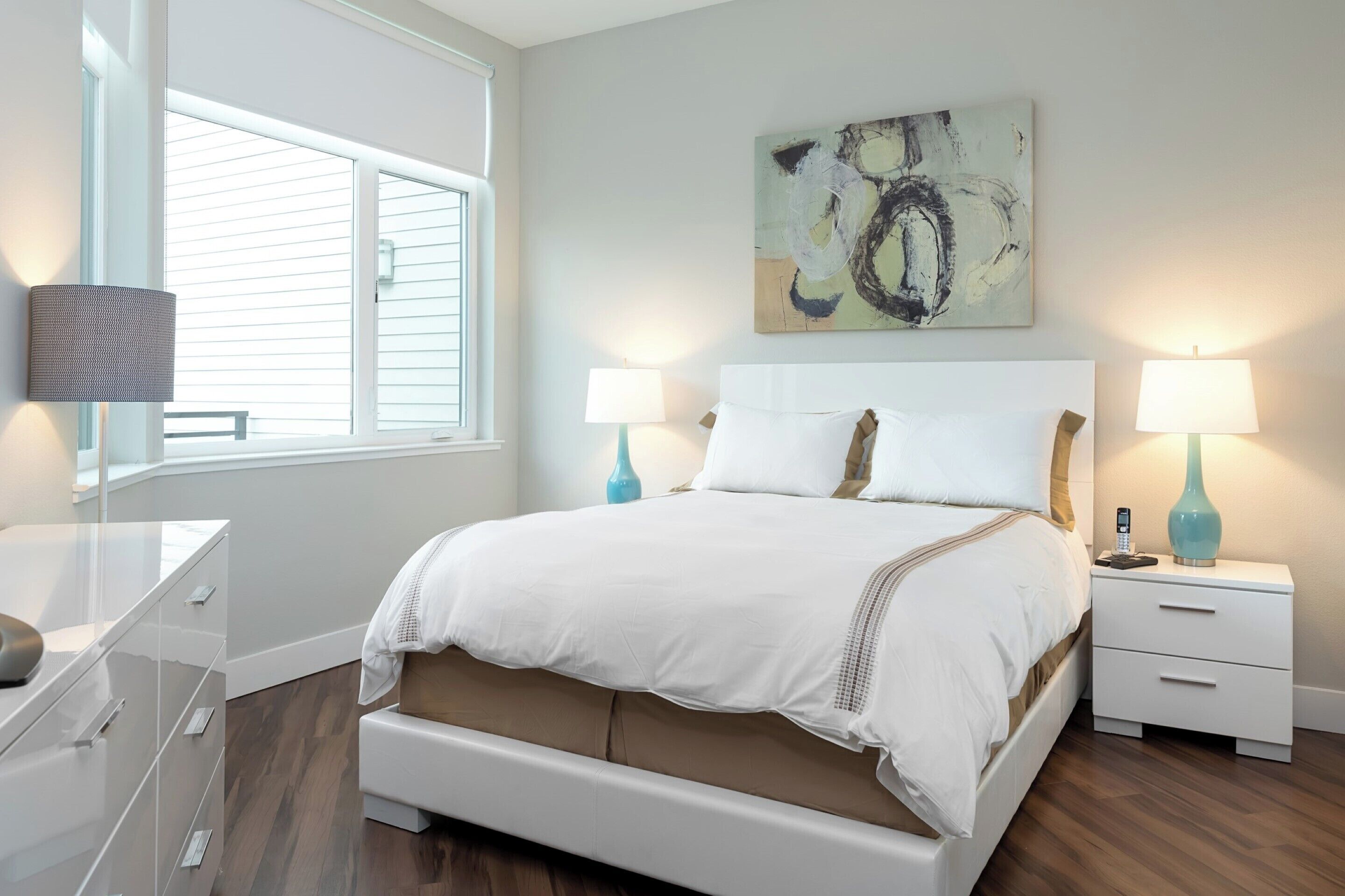 1 bedroom, premium bedding, desk, laptop workspace