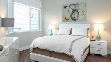 1 bedroom, premium bedding, desk, laptop workspace