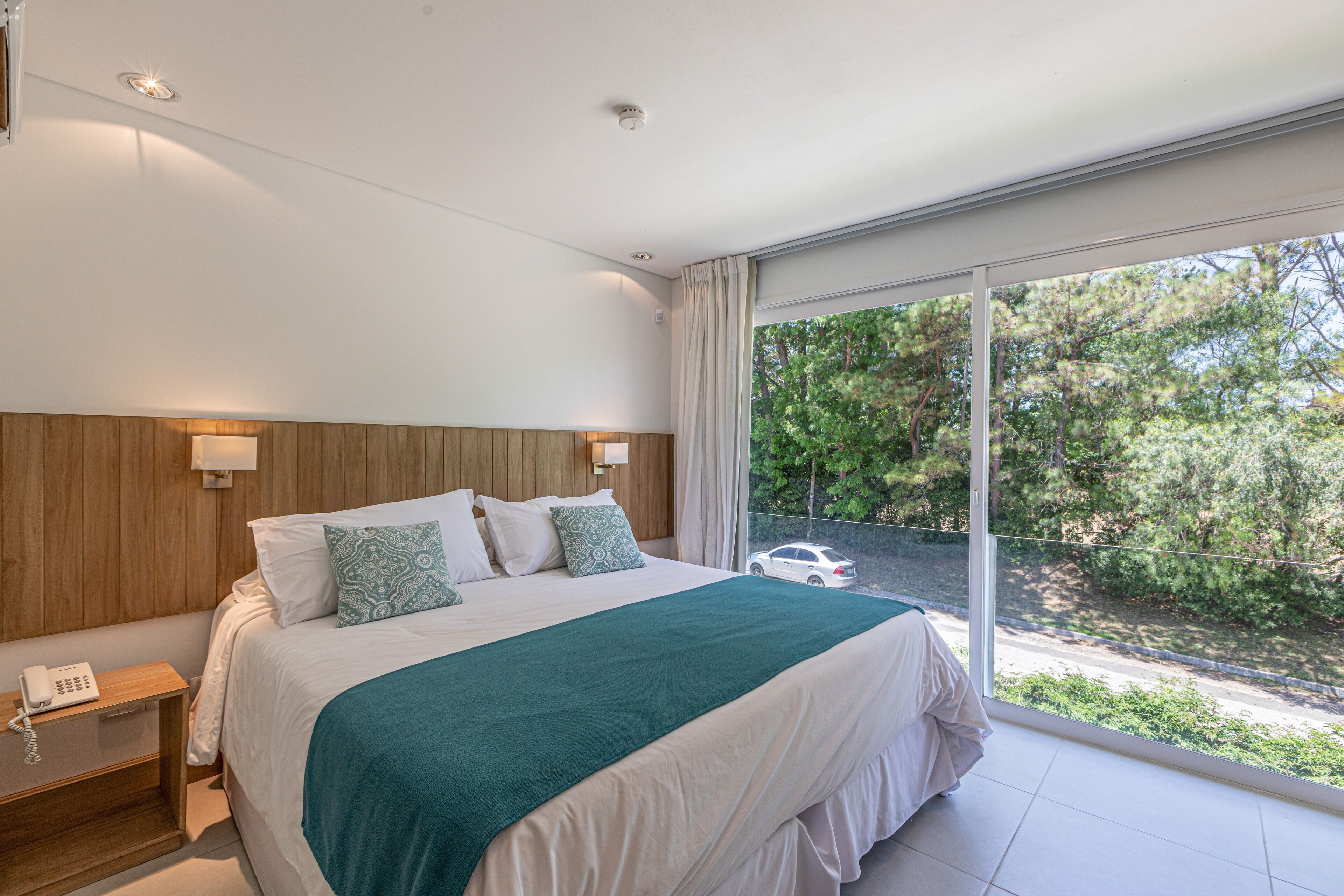 Premium-Zimmer | Hochwertige Bettwaren, Minibar, Zimmersafe, Schreibtisch