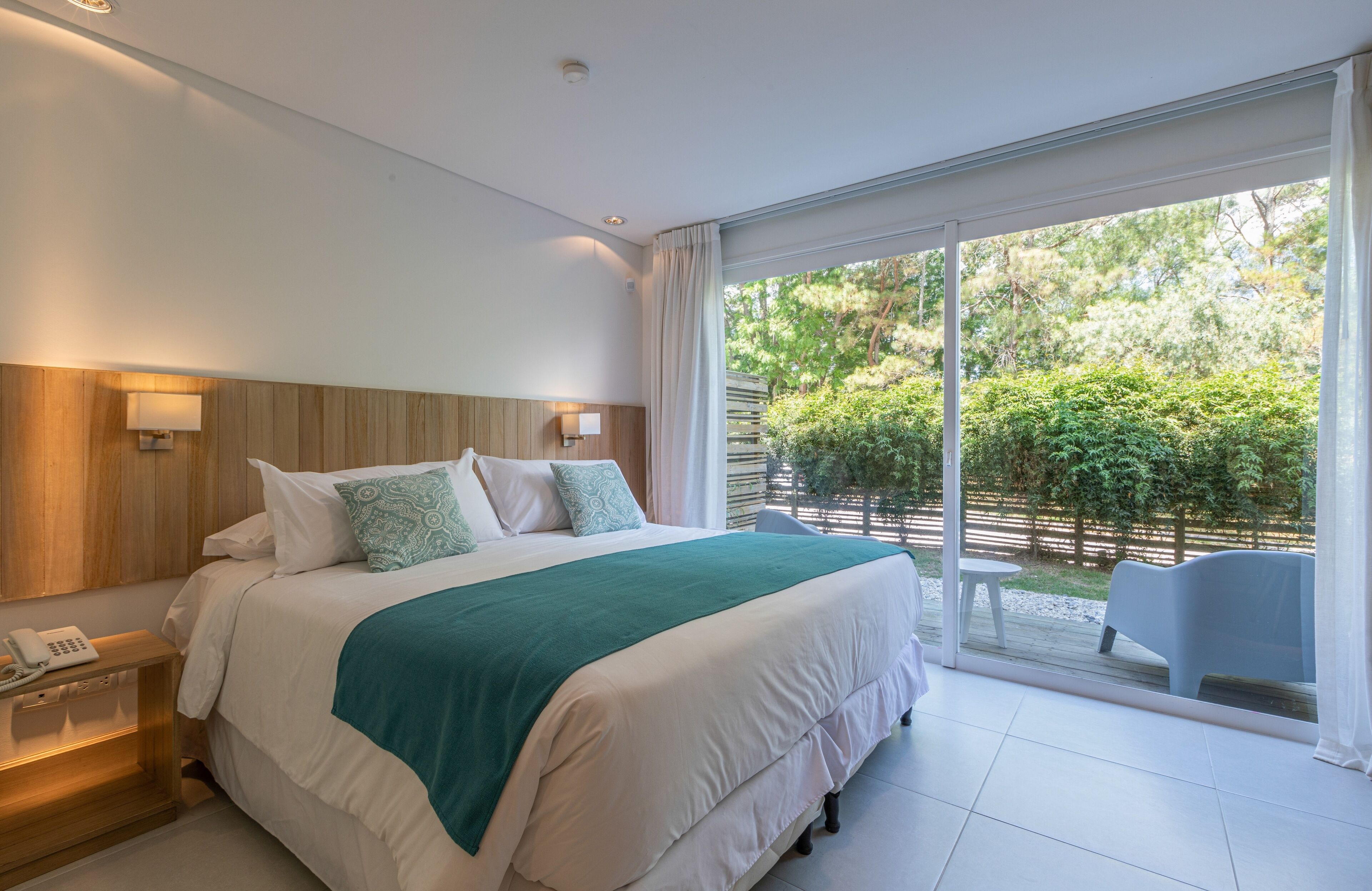 Garden Deluxe | Hochwertige Bettwaren, Minibar, Zimmersafe, Schreibtisch