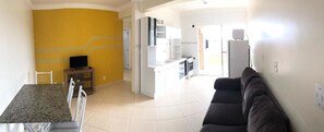 Family Room | Living area | TV - Apart Hotel Atlantico (Penha)