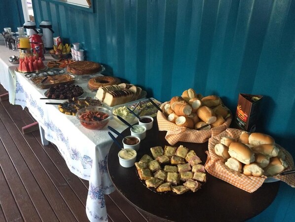 Free daily buffet breakfast