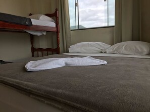 2 habitaciones, escritorio y cortinas blackout 