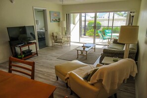 Apartment, 2 Schlafzimmer | Wohnbereich | Flachbildfernseher