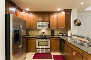 Condo, 3 habitaciones, microondas (RVH_049R Cabana Court Villa) | Cocina privada