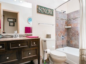 Alloggio su due livelli, 4 camere da letto | Bagno