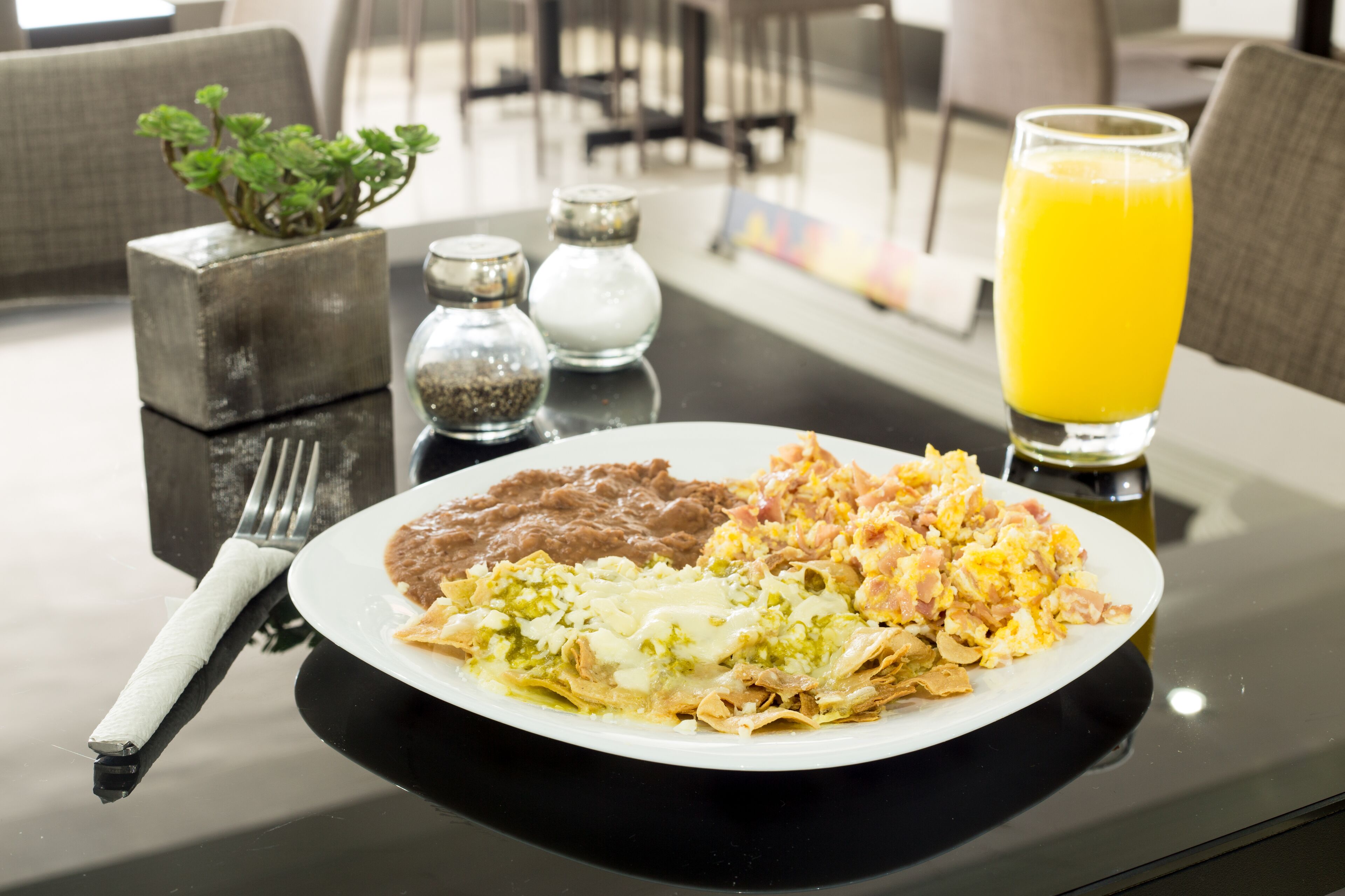 free daily cooked-to-order breakfast