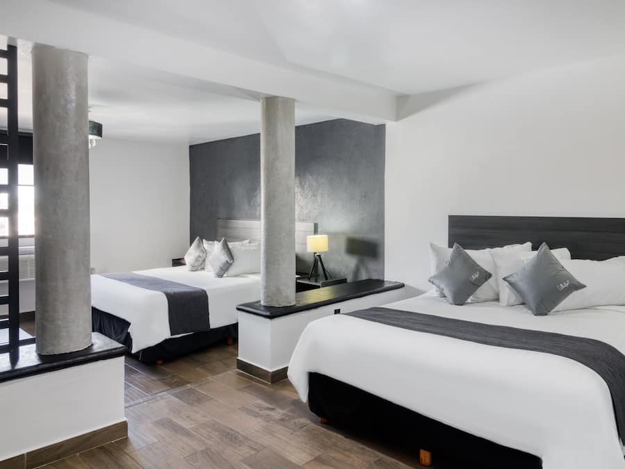 Superior Two Beds | Cortinas opacas, tabla de planchar con plancha, wifi gratis